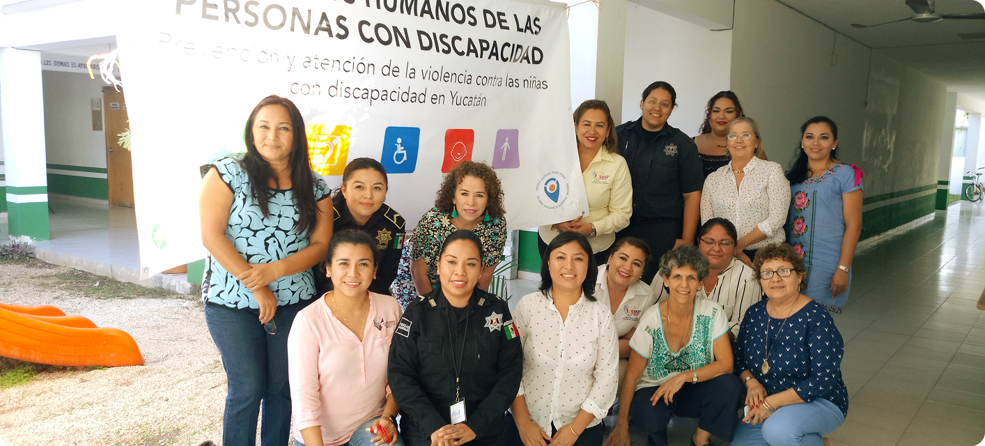 Jóvenes participando